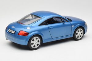 Audi TT 8N Blue Revell 1:18 8954 Diecast - image 3 of 8