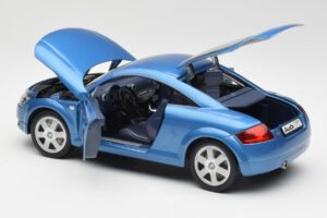 Audi TT 8N Blue Revell 1:18 8954 Diecast - image 5 of 8