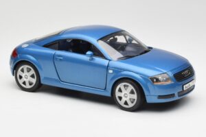 Audi TT 8N Blue Revell 1:18 8954 Diecast - image 6 of 8