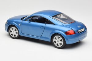 Audi TT 8N Blue Revell 1:18 8954 Diecast - image 7 of 8