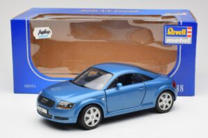 Audi TT 8N Blue Revell 1:18 8954 Diecast - image 8 of 8