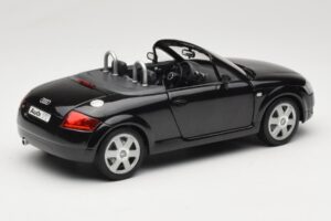 Audi TT 8N Roadster Black Revell 1:18 08980 Diecast - image 3 of 8
