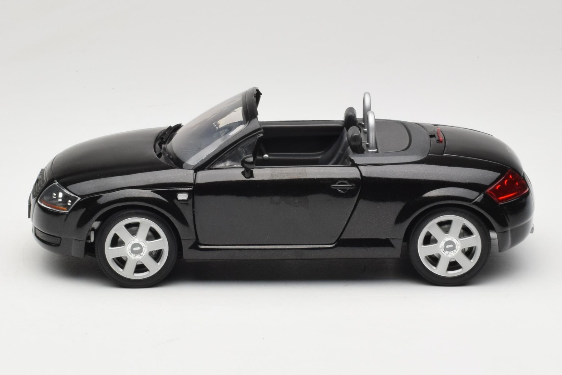 audi-tt-roadster-black-revell-