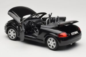 Audi TT 8N Roadster Black Revell 1:18 08980 Diecast - image 5 of 8