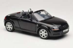 Audi TT 8N Roadster Black Revell 1:18 08980 Diecast - image 6 of 8