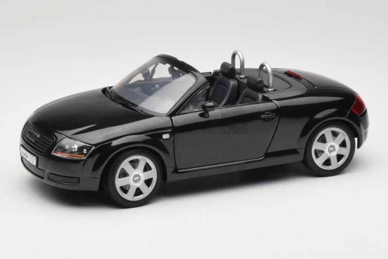 Audi TT 8N Roadster Black Revell 1:18 08980 Diecast