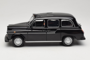 Austin FX4 London Taxi Black Minichamps 1:18 180136000 Diecast - image 4 of 8