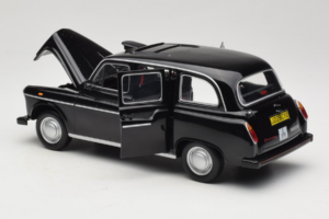 Austin FX4 London Taxi Black Minichamps 1:18 180136000 Diecast - image 5 of 8