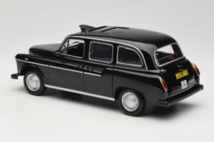 Austin FX4 London Taxi Black Minichamps 1:18 180136000 Diecast - image 7 of 8