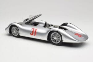 Auto Union Typ C Stromlinie #31 B. Rosemeyer 1937 Silver Revell 1:18 08436 Diecast - image 5 of 8