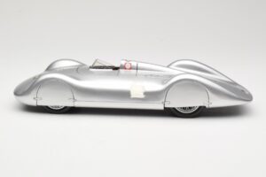 Auto Union Type C Streamliner #72 B. Rosemeyer World Record 1937 Revell 1:18 08420 Diecast - image 3 of 6
