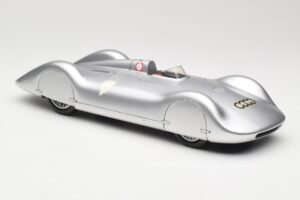 Auto Union Type C Streamliner #72 B. Rosemeyer World Record 1937 Revell 1:18 08420 Diecast - image 4 of 6