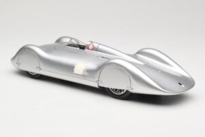Auto Union Type C Streamliner #72 B. Rosemeyer World Record 1937 Revell 1:18 08420 Diecast - image 5 of 6