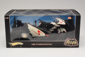 Batcycle & Sidecar Batman TV Series Hot Wheels 1:18 R0006 Diecast - image 2 of 2