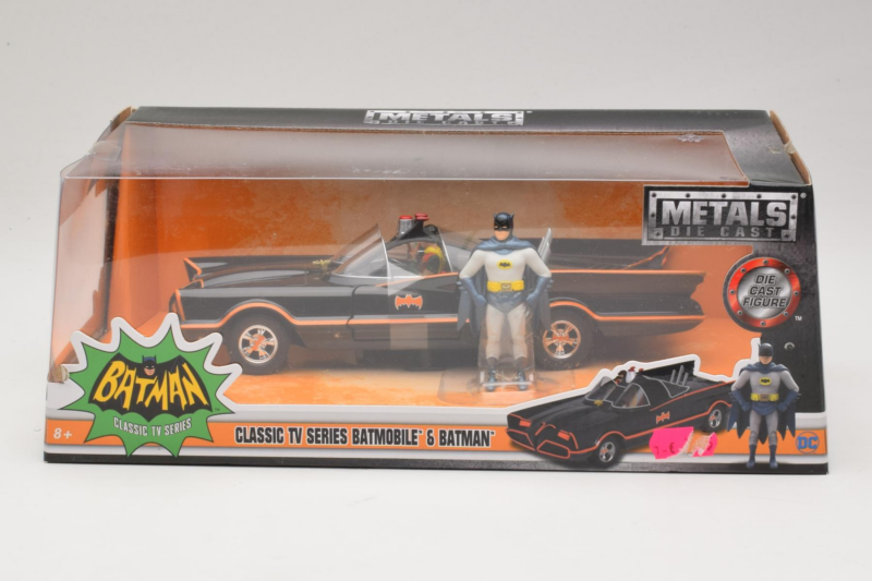 Batmobile With Batman Figure Metals Diecast 1:24 98259 Diecast