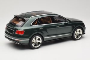 Bentley Bentayga Styling Pack Green GT Spirit 1:18 GT133 Resin - image 2 of 6