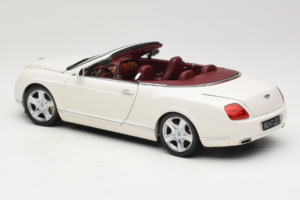 Bentley Continental GTC White Minichamps 1:18 100139032 Diecast - image 7 of 8
