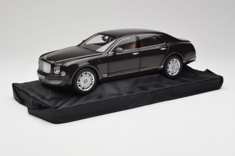 Bentley Mulsanne Burnt Oak Minichamps 1:18 100139905 Diecast