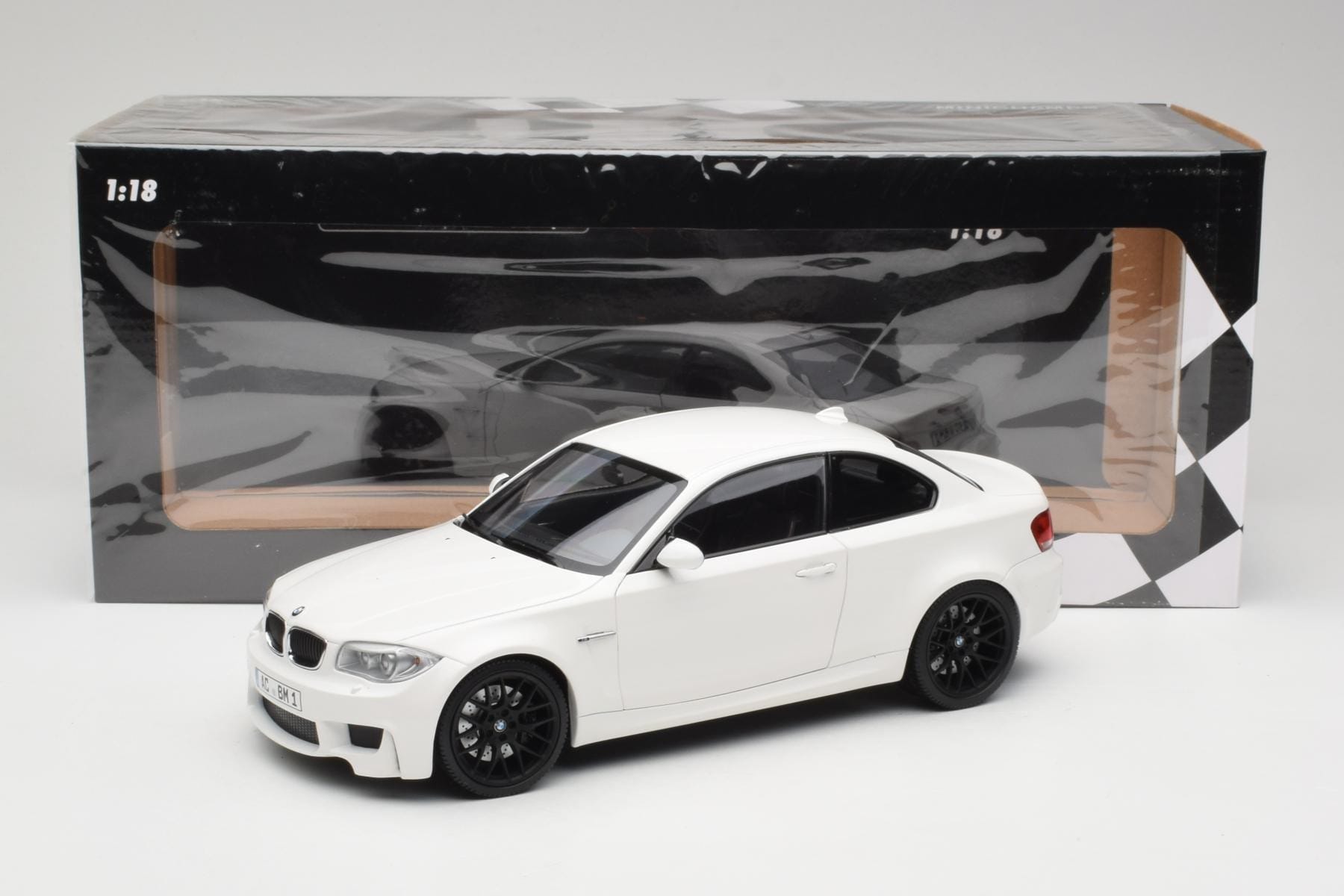 BMW 1M Coupe E82 White Minichamps 1:18