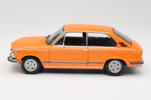 BMW 2000 Tii Touring Orange Minichamps 1:18 80430145824 Diecast - image 4 of 8