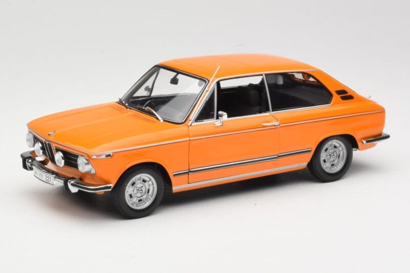 BMW 2000 Tii Touring Orange Minichamps 1:18 80430145824 Diecast