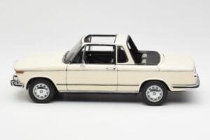 BMW 2002 Baur Cabriolet E10 Chamonix White AUTOart 1:18 70532 Diecast - image 4 of 8