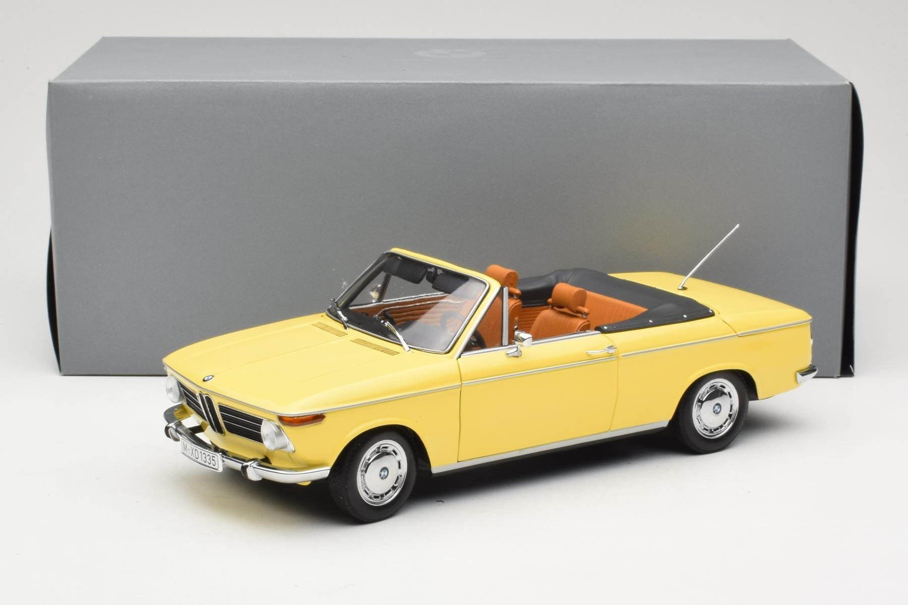 Minichamps BMW 2002 Cabriolet 1:18 Bright Green