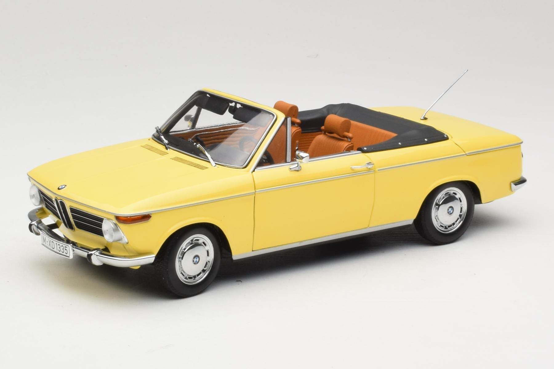 Minichamps BMW 2002 Cabriolet 1:18 Bright Green