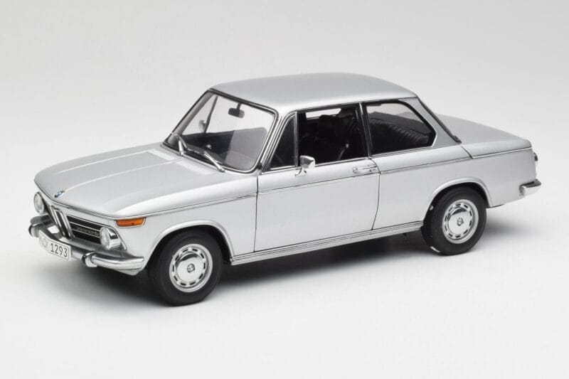 BMW 2002tii Silver AUTOart 1:18 80430151479 Diecast