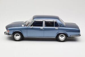 BMW 2500 E3 Blue Metallic BoS Models 1:18 BOS030 Resin - image 3 of 6
