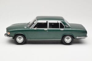 BMW 2500 E3 Green Metallic Minichamps 1:18 155029201 Diecast - image 3 of 6