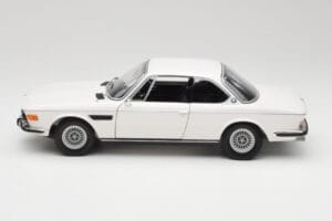BMW 3.0 CSi E9 White Minichamps 1:18 180029026 Diecast - image 4 of 8