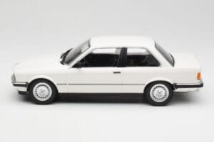 BMW 323i E21 White Minichamps 1:18 155026005 Diecast - image 3 of 6