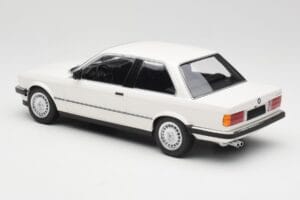 BMW 323i E21 White Minichamps 1:18 155026005 Diecast - image 5 of 6