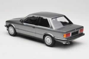 BMW 323i E30 Grey Metallic Minichamps 1:18 155026006 Diecast - image 5 of 6