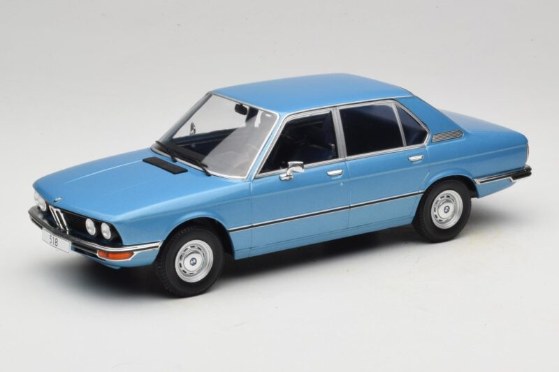 BMW 5 Series E12 Blue MCG 1:18 BMW 5 Series E12 Blue MCG 1:18 MCG18541 Diecast