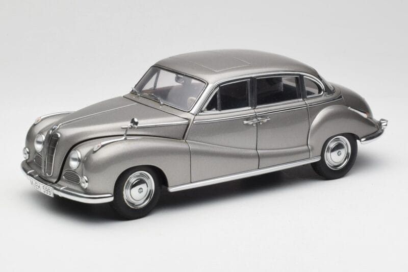 BMW 502 2.6 Luxus Silver Beige Metallic AUTOart 1:18 70591 Diecast