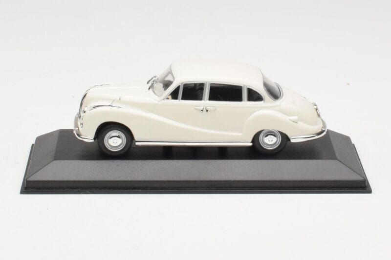 BMW 502 V8 White Minichamps 1:43 430022400 Diecast