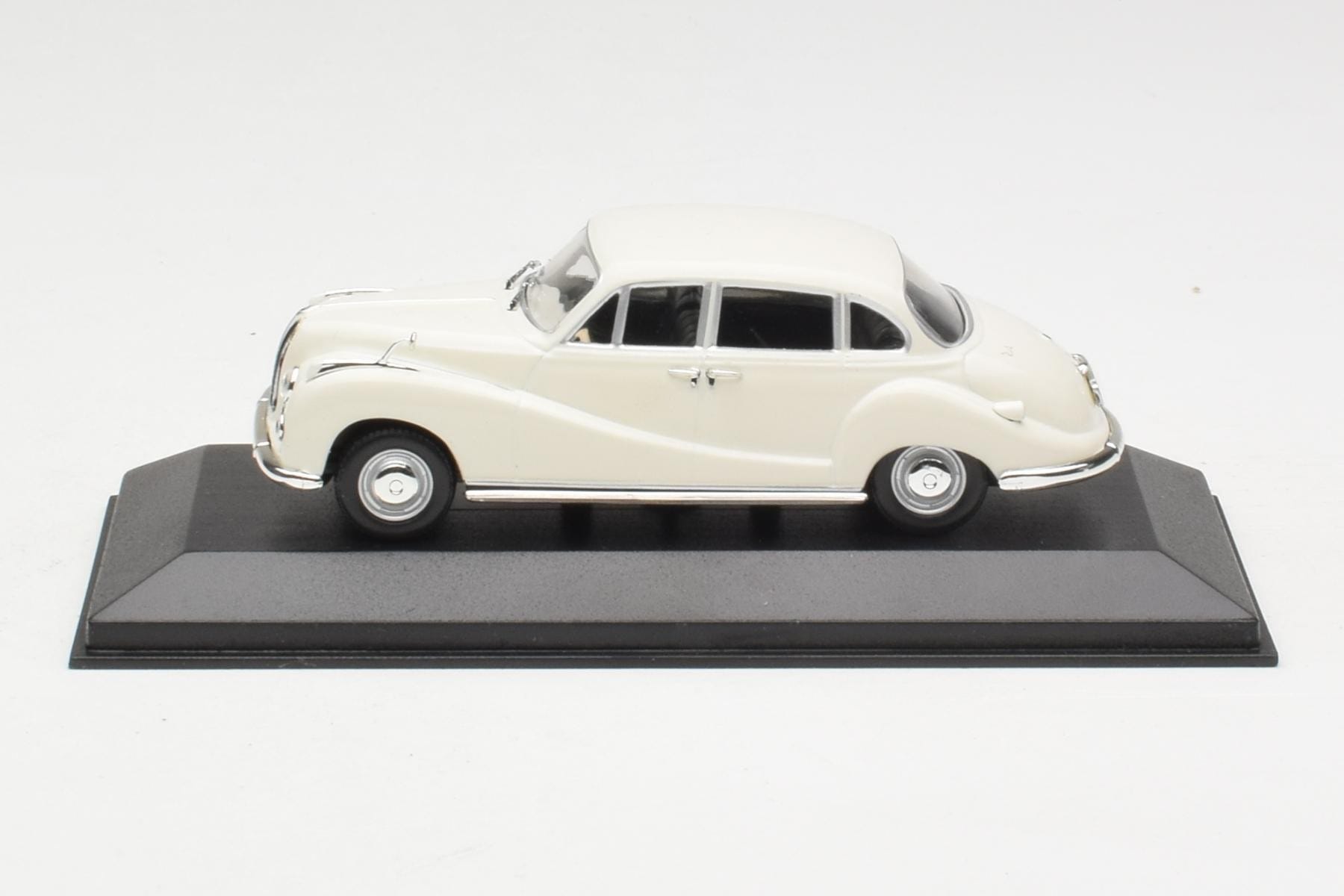 Minichamps BMW 502 V8 1:43 White Diecast Sedan Model