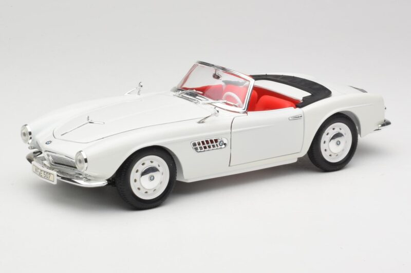 BMW 507 Touring Sport Feather White Revell 1:18 BMW 507 Touring Sport Feather White Revell 1:18 8810 Diecast