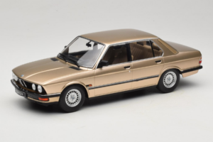BMW 520i E28 Gold Metallic IXO 1:18 18CMC184 Diecast