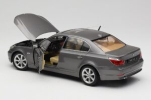 BMW 530i E60 Grey Metallic Revell 1:18 08841 Diecast - image 5 of 8