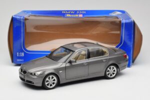 BMW 530i E60 Grey Metallic Revell 1:18 08841 Diecast - image 8 of 8