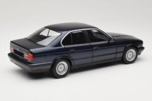 BMW 535i E34 Blue Metallic Minichamps 1:18 100024004 Diecast - image 3 of 8