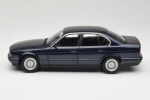BMW 535i E34 Blue Metallic Minichamps 1:18 100024004 Diecast - image 4 of 8