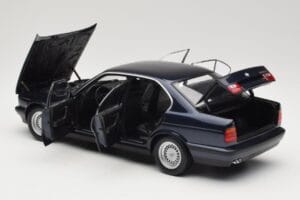 BMW 535i E34 Blue Metallic Minichamps 1:18 100024004 Diecast - image 5 of 8