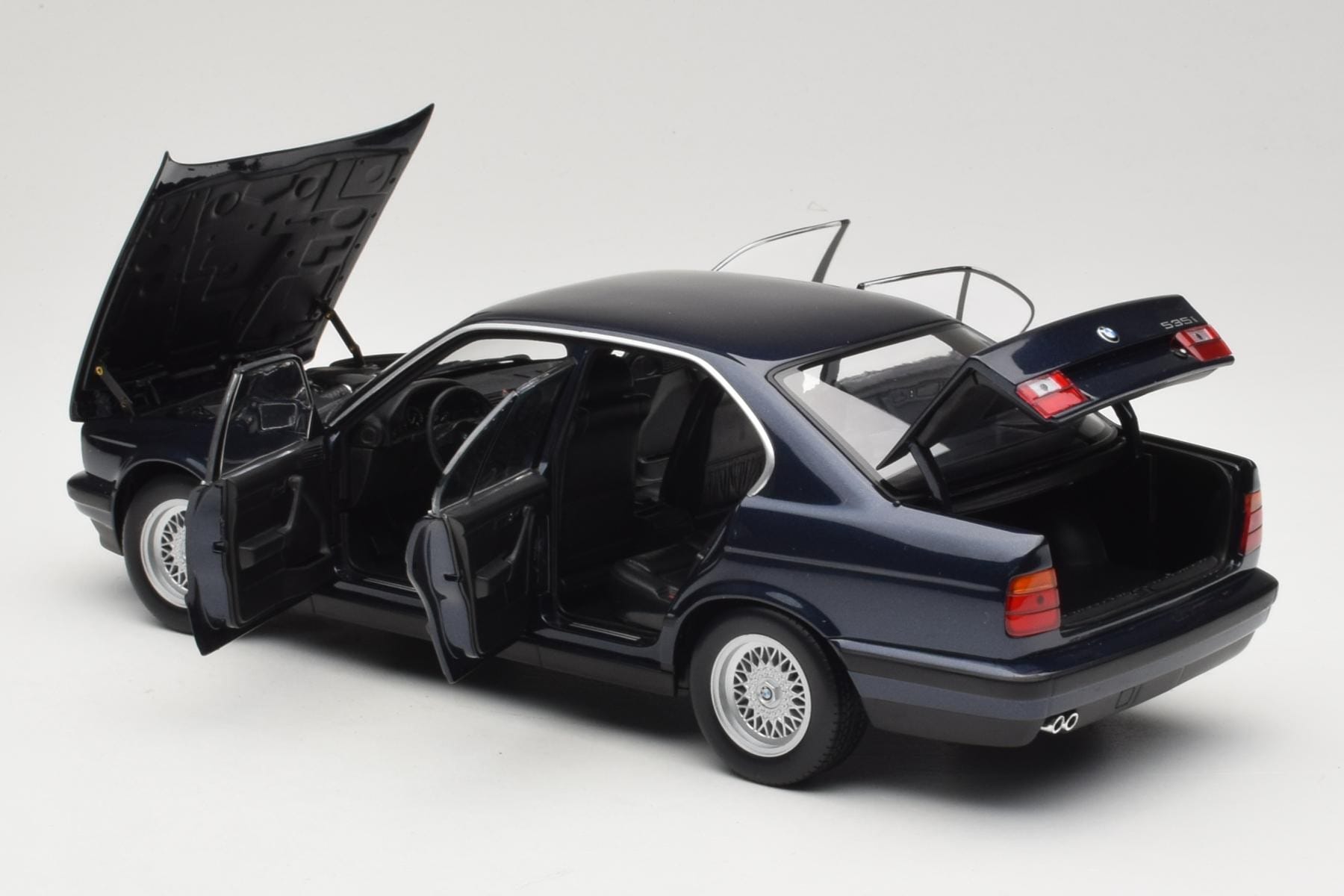 Minichamps BMW 535i E34 1988 Blue 1:18 Diecast Sedan