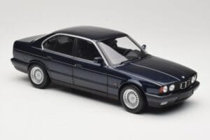 BMW 535i E34 Blue Metallic Minichamps 1:18 100024004 Diecast - image 6 of 8