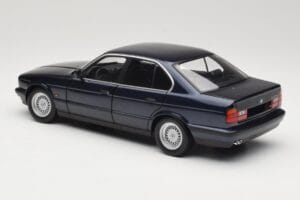 BMW 535i E34 Blue Metallic Minichamps 1:18 100024004 Diecast - image 7 of 8