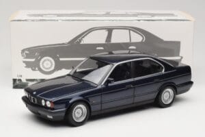 BMW 535i E34 Blue Metallic Minichamps 1:18 100024004 Diecast - image 8 of 8